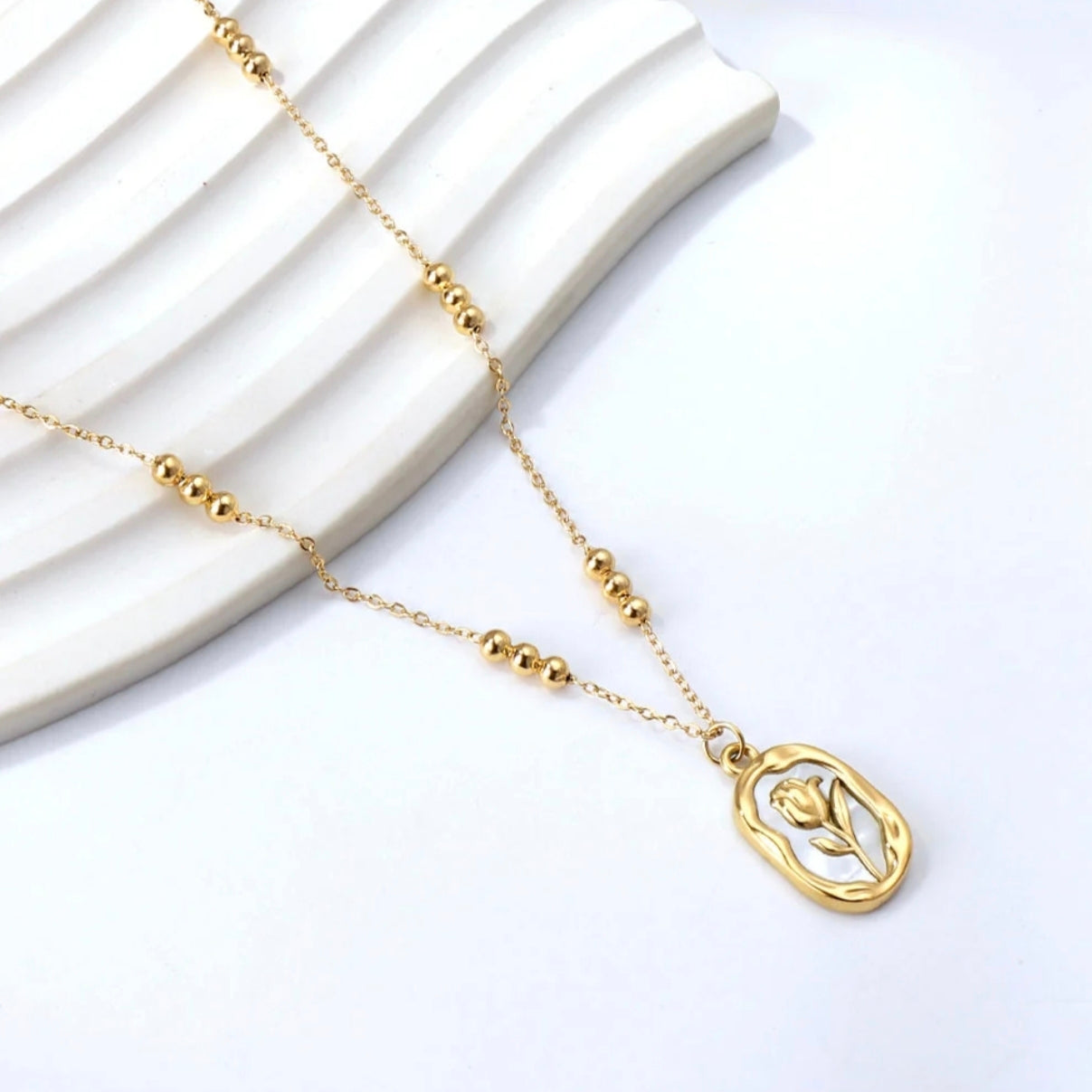 Belle necklace
