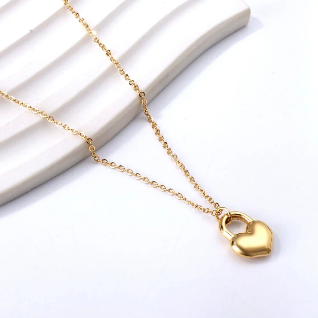 Lock-it necklace